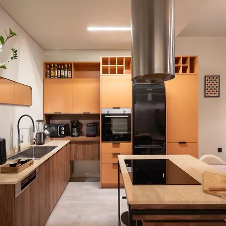 A Place 4u No6 - Escape With Balcony Lounge & Open Living Space