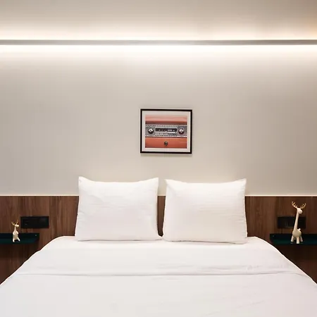 A Place 4u No6 - Escape With Balcony Lounge & Open Living Space * Atina