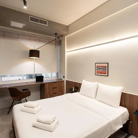 A Place 4u No6 - Escape With Balcony Lounge & Open Living Space * Atina