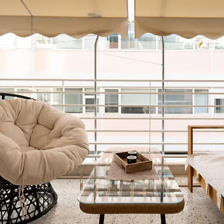 A Place 4u No6 - Escape With Balcony Lounge & Open Living Space Daire Atina
