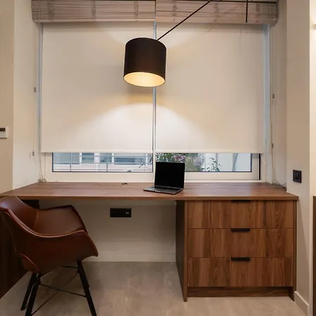 A Place 4u No6 - Escape With Balcony Lounge & Open Living Space Atina